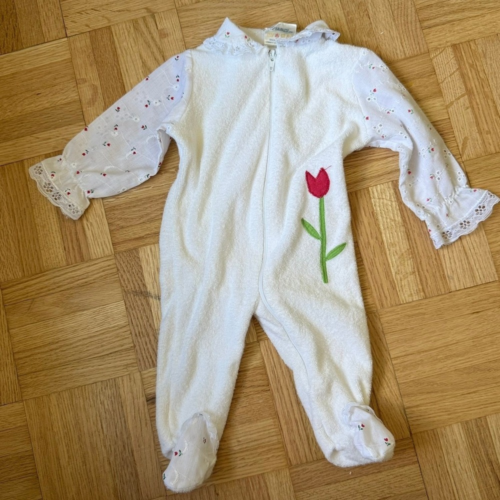 Vintage Hugs n Kisses Baby Girls White Terry Cloth Tulip Eyelet Sleeper Canada